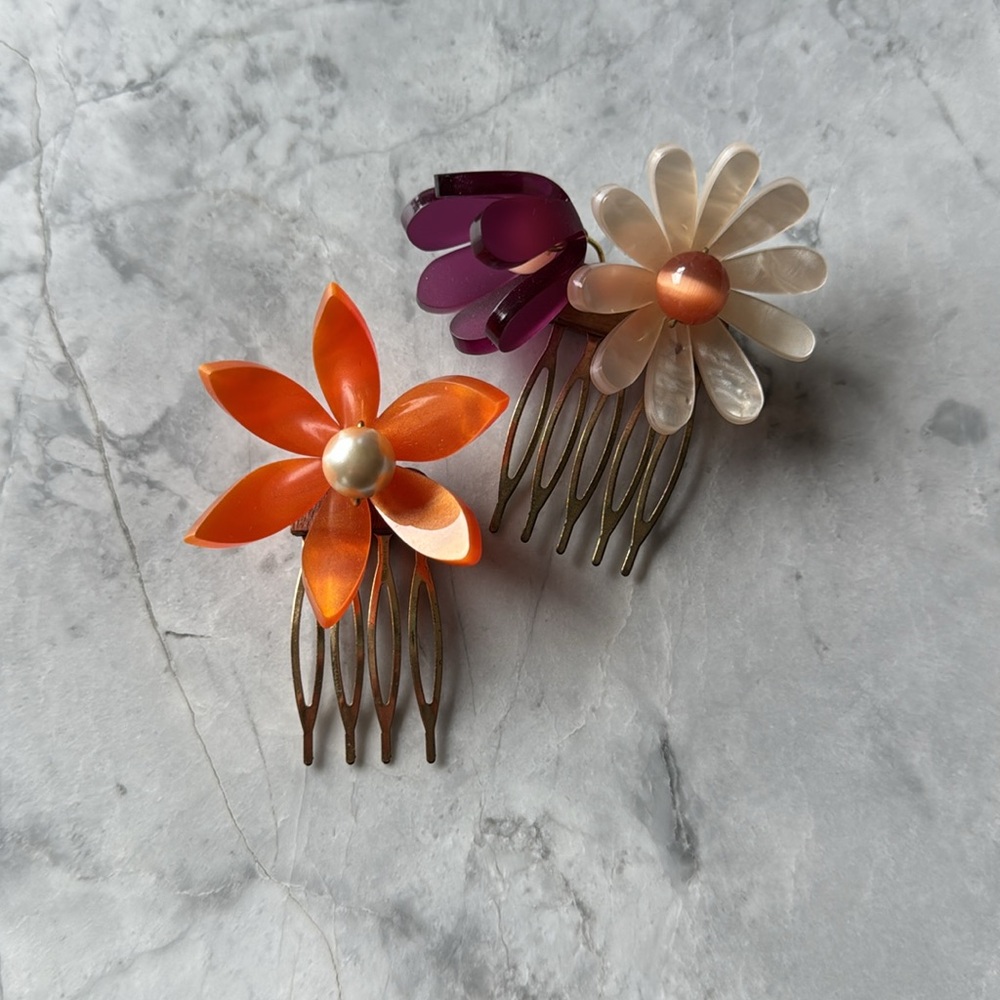 Wolf & Moon Acrylic Floral Hair Combs (Set of 2)